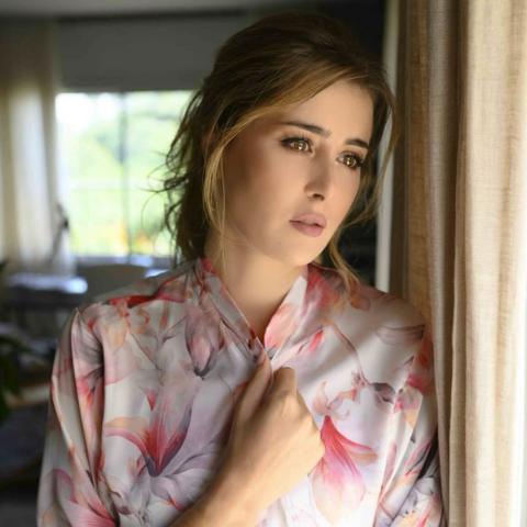 إطلالية صباحية وردية لعائشة بن أحمد