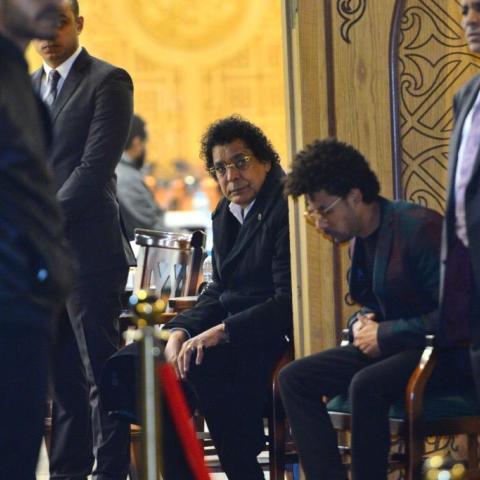 النجوم في عزاء مدير أعمال محمد منير