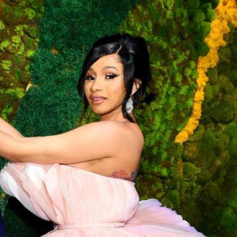 كاردي بي وoffset