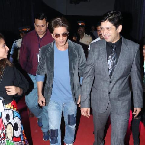 شاروخان خلال وصوله إلى حفل UMANG - انستغرام @filmfare