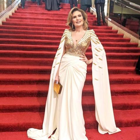 يسرا على السجادة الحمراء