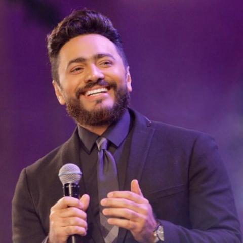 مفاوضات متقدمة تؤكد مشاركة تامر حسني في موازين