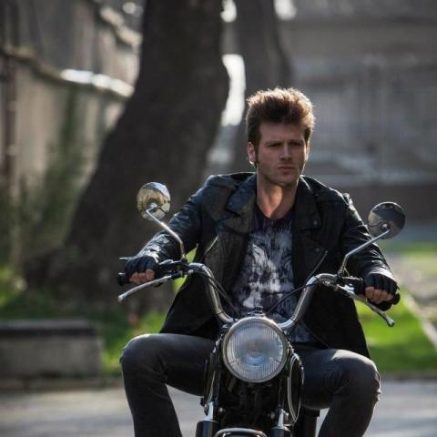 كيفانش يجول أوروبا على دراجة نارية