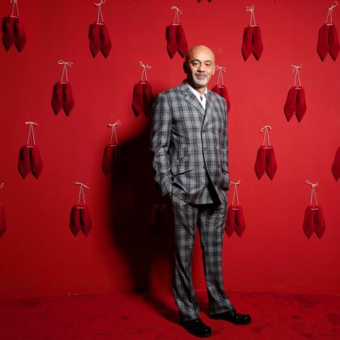 افتتاح معرض لكريستيان لوبوتين في باريس - صورة من wwd