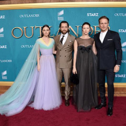 النجوم في العرض الأول من الجزء الخامس لـOutlander - صورة من getty images