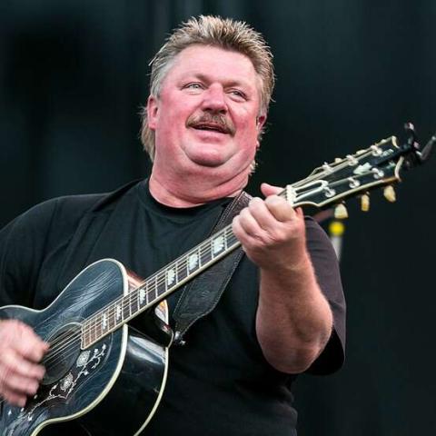 وفاة المغني جو ديفي بكورونا