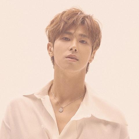 Yunho يسجل براءة اختراع لقناع يمكننا الشرب أثناء إرتدائه
