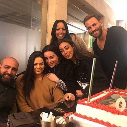 صورة سابقة لأبطال خيط حرير