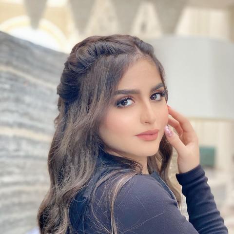 حلا الترك مرضحةة لجائزة نيكلوديون - انستغرام @halamalturk