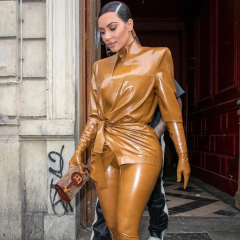 كيم كارداشيان - صورة من إنستغرام @balmain