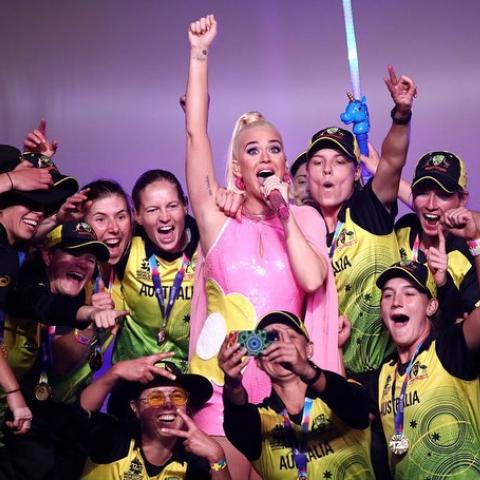 كاتي بيري: أتمنى أن تكون فتاة!