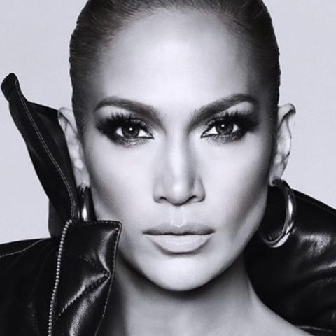 جنيفر لوبيز تطلق مجموعة الأحذية الخاصة بها