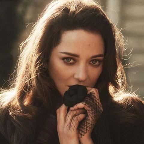 ماريون كوتيار نجمة غلاف مجلة Vogue Paris