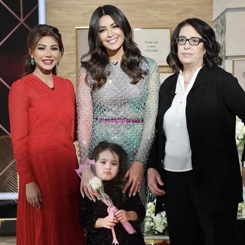 الظهور الأول لإبنة أمل بوشوشة ووالدتها تفاجئها بحضورها
