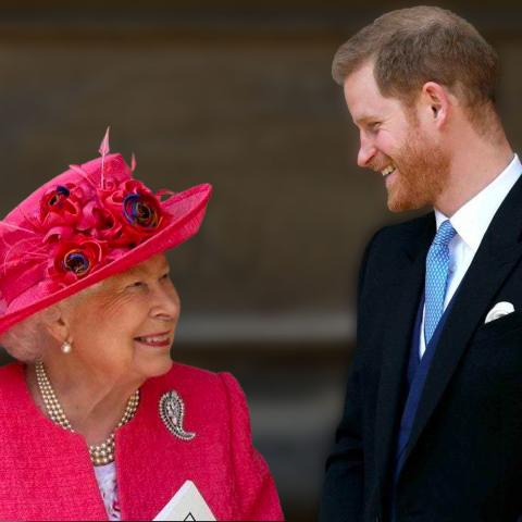 الملكة اليزابيث و هاري