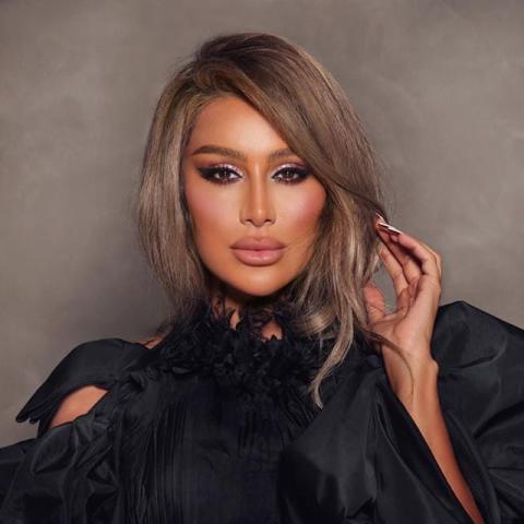 Facebook @mayadiabstar مايا دياب