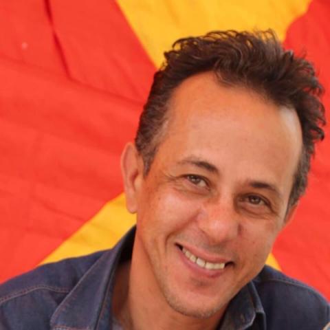 الهوني يستغل الحجر للعمل