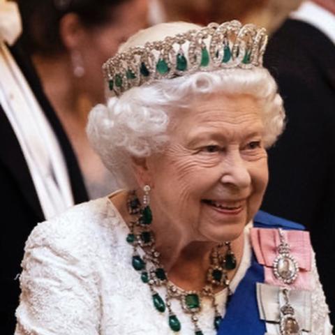 Instagram @Royalfamily الملكة اليزابيث الثانية