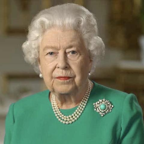 الملكة إليزابيث تشجع البريطانيين على إثبات أنهم على مستوى التحدي الذي يمثله فيروس كورونا - AP