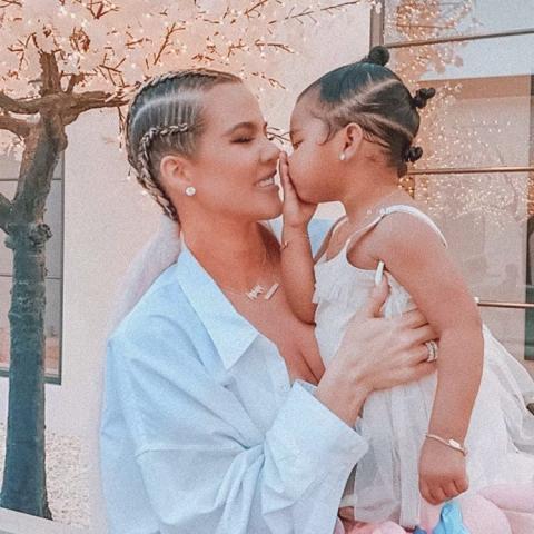 كلوي كارداشيان وابنتها - صورة من إنستغرام @khloekardashian