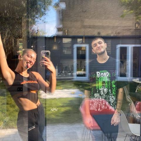 دوا ليبا وأنور حديد -صورة من إنستغرام @dualipa