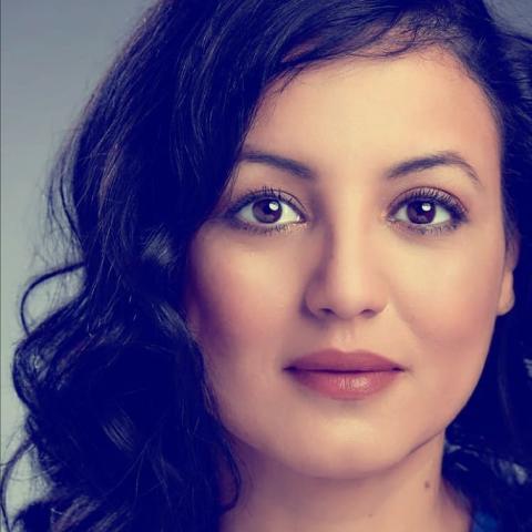 رؤى من افريقيا يتوج سناء عكرود