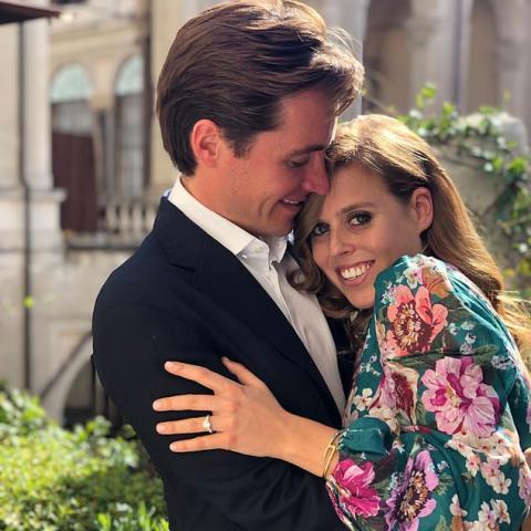 الأميرة بياتريس وخطيبها في حفل خطوبتهما -dailymail.co.uk