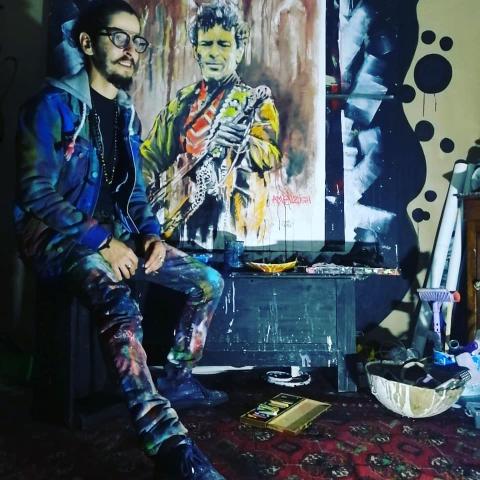 شهر يونس برسمه للبورتريهات المقلوبة