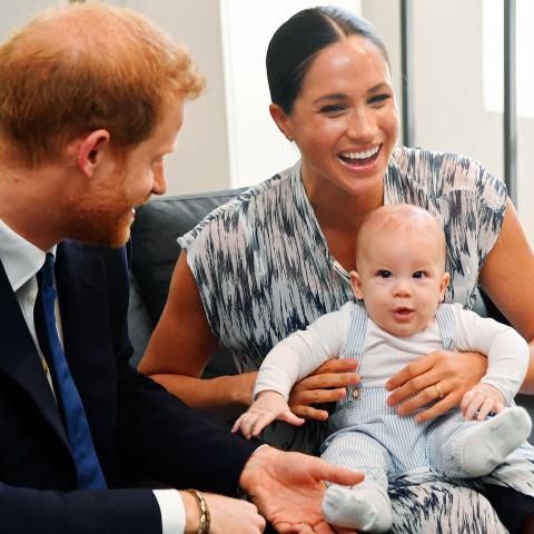 هاري و ميغان و طفلهم - الصورة من انتسغرام @sussexroyal