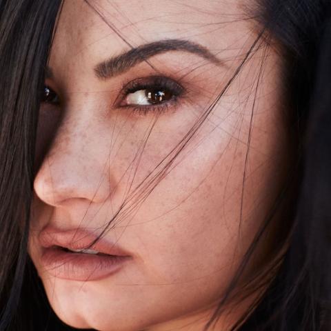 ديمي لوفاتو - صورة من Harper's Bazaar