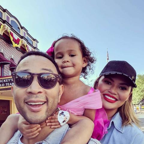 جون ليجند، كريسي تايغن ولونا