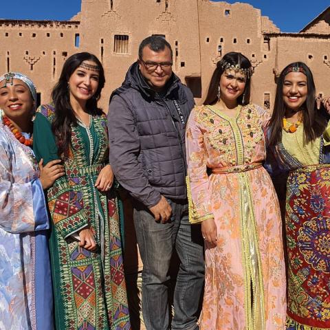 بطلات زهرة الباتول مع مخرج العمل