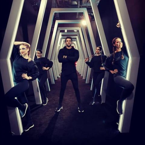 شاب وسيم يخطف الأضواء في "رامز جلال مجنون رسمي"