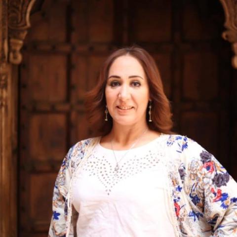 المطربة المغربية تتغنى بالشعر والمقام الاصيل