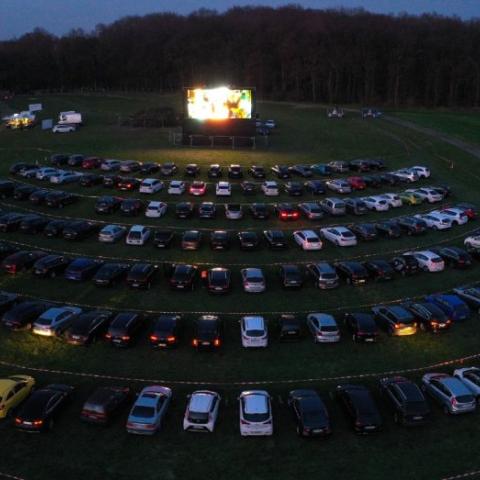 صالات السينما من السيارات في ظل تفشي كورونا في ألمانيا