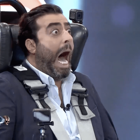 مصارعة بين رامز جلال وباسم ياخور في "رامز مجنون رسمي" - الصورة من البرنامج