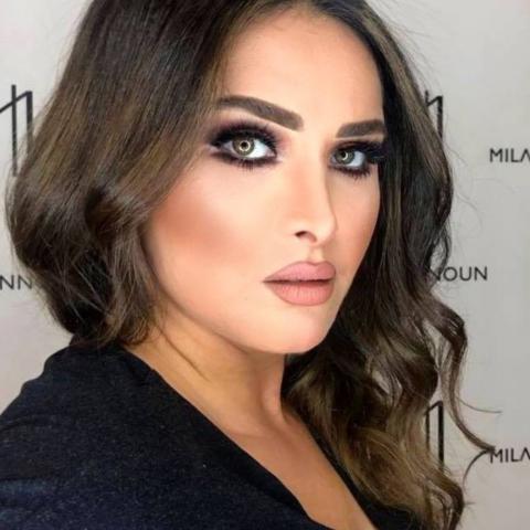قمر خلف