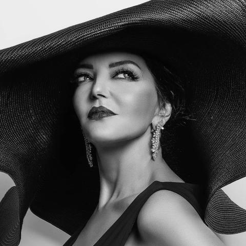 الديفا بالابيض والاسود في يوم من عمرنا