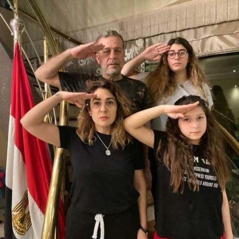 شريف منير يتحدى التنمر على إبنتيه قانونياً والنجوم يدعمون