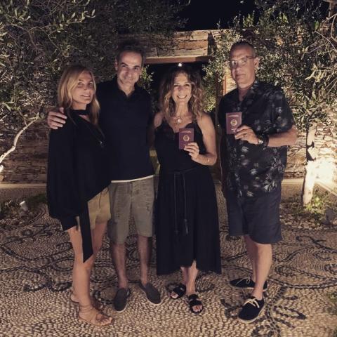 توم هانكس وريتا ويلسون مع رئيس الوزراء اليوناني وزوجته- انستغرام @kyriakos_