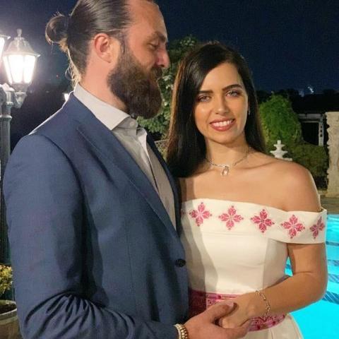 عزة زعرور و زوجها نور