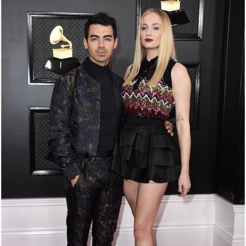 جو جوناس وصوفي تيرنر يستقبلان مولودتهما