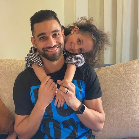 عمر السولية يلجأ إلى القانون لمحاربة المتحرشين بإبنته