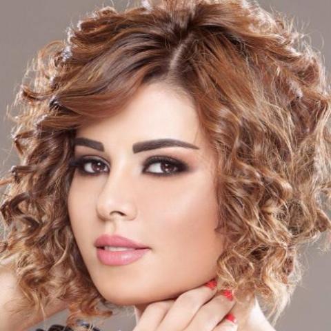 أماني السويسي تتعرض للضرب