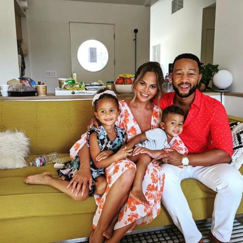 جون ليجند وكريسي تايغن وولديهما - انستغرام @chrissyteigen