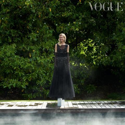 كلوديا شيفر - انستغرام @claudiaschiffer