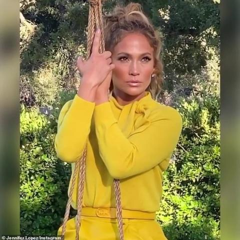 صورة جنيفر لوبيز من الفيديو الذي شاركته على حسابها على انستغرام
