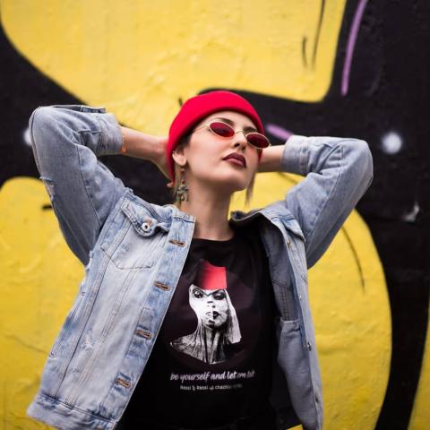 مغنية الراب الجزائرية ترتدي من تصامييمها