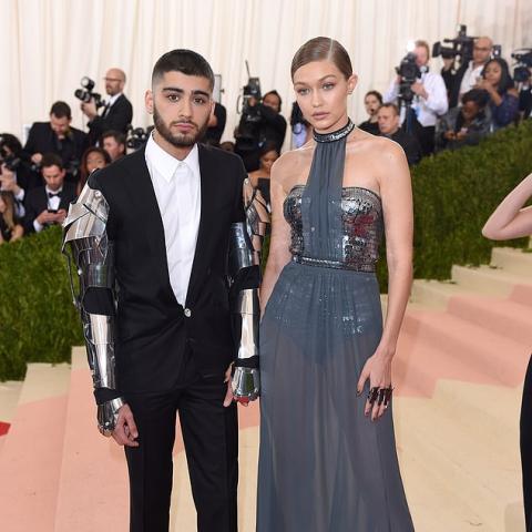 جيجي حديد تصل إلى نيويورك إستعداداً لإنجاب طفلتها الأولى من زين مالك