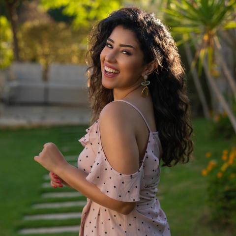 ايتن عامر مع أحمد رزق في يوم وليلة